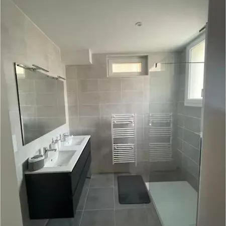 Maison De 8 Pers مييو
